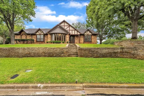 2241 Mountainview Dr, Hurst, TX 76054