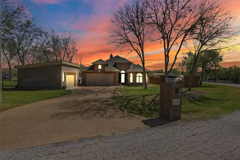 8258 Lax Dr, Fort Worth, TX 76126