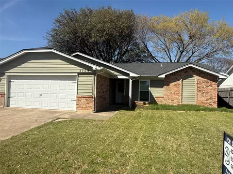 3709 Longstraw Dr, Fort Worth, TX 76137