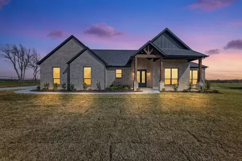 4961 County Road 1098, Celeste, TX 75423