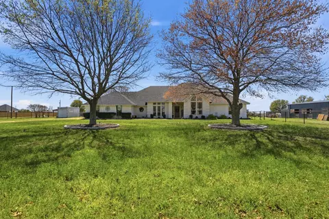 333 Meadow Crest Rd, Fort Worth, TX 76108