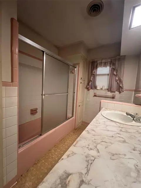 Bath - 1655 E Fm 120, Denison, TX 75021 photo 2 of 4