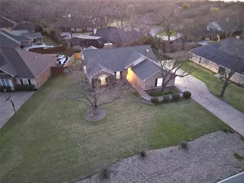 8906 Pleasant Hill Dr, Granbury, TX 76049