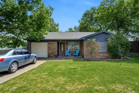 841 Lake View Rdg, White Settlement, TX 76108