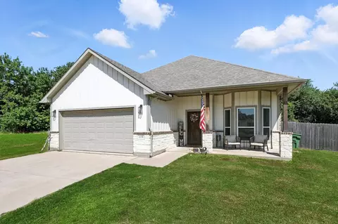 114 Byrom Ct, Whitesboro, TX 76273