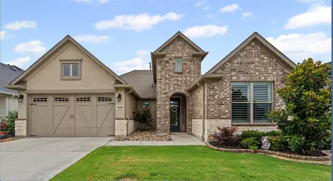 9608 Creekwood Dr, Denton, TX 76207