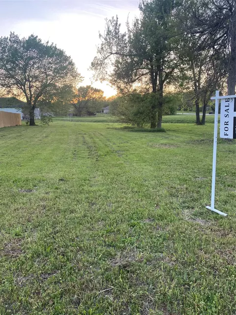 1108 Wright St, Greenville, TX 75401