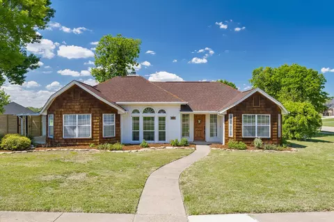 311 Creekview Cir, Crandall, TX 75114