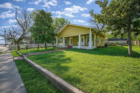 311 W Spring St, Weatherford, TX 76086