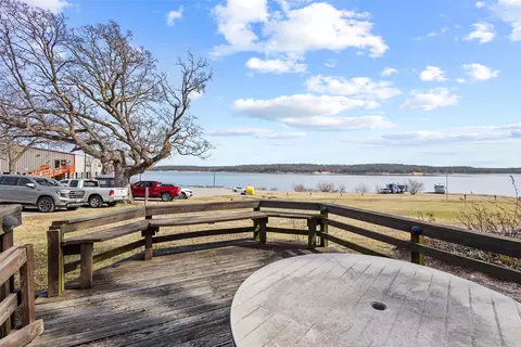 28 Air Force Dr, Pottsboro, TX 75076