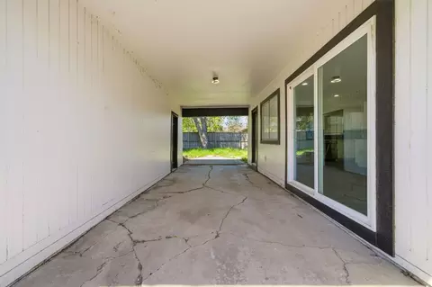 Entry Way - 619 9th St, Terrell, TX 75160 photo 2 of 2