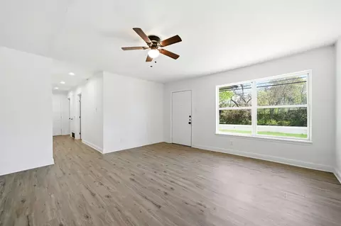 Living - 619 9th St, Terrell, TX 75160 photo 2 of 5