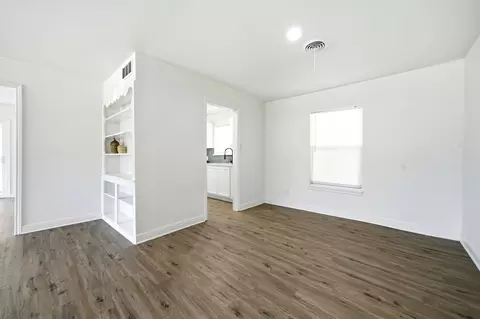 Living - 619 9th St, Terrell, TX 75160 photo 3 of 5