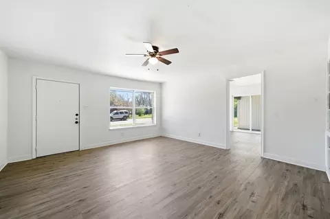 Living - 619 9th St, Terrell, TX 75160 photo 5 of 5