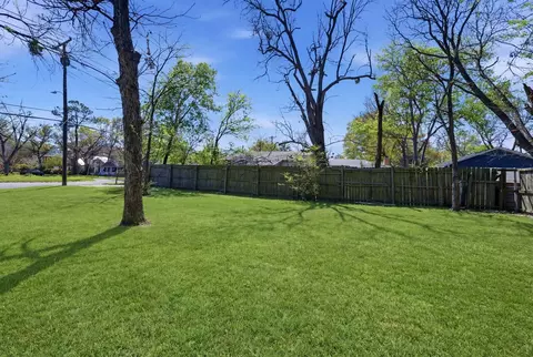 Exterior - 619 9th St, Terrell, TX 75160 photo 3 of 4