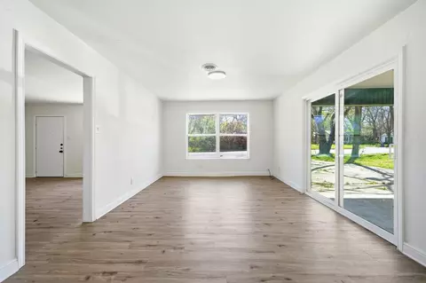 Living - 619 9th St, Terrell, TX 75160 photo 4 of 5