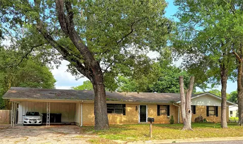 905 Bunny Rabbit Rd, Athens, TX 75751