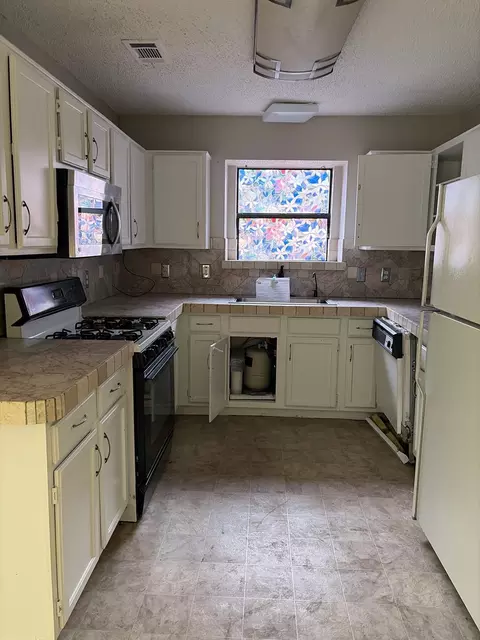 Kitchen - 8105 Courageous Dr, Rowlett, TX 75089 photo 1 of 3