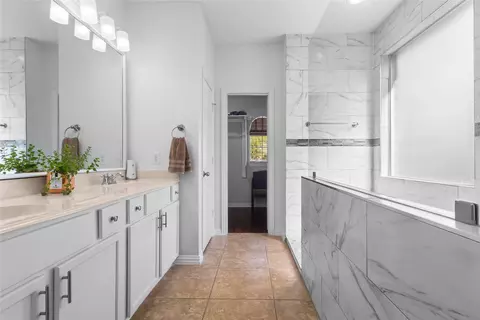 Bath - 7013 Bickers Dr, Rowlett, TX 75089 photo 3 of 5