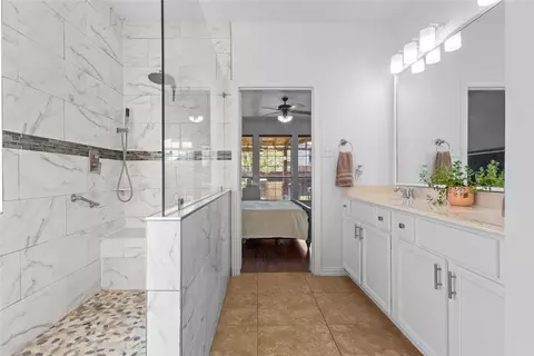Bath - 7013 Bickers Dr, Rowlett, TX 75089 photo 1 of 5