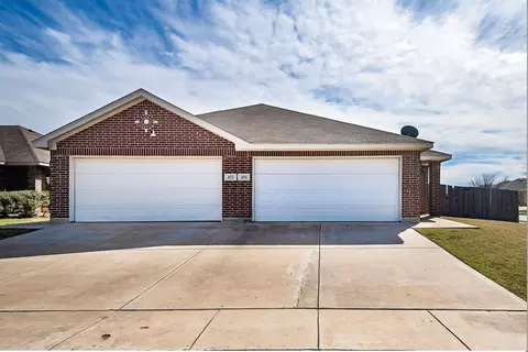 452 456 Canvas Ct, Crowley, TX 76036