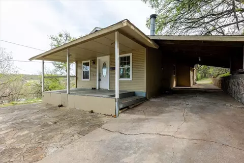 617 NW 9th St, Mineral Wells, TX 76067