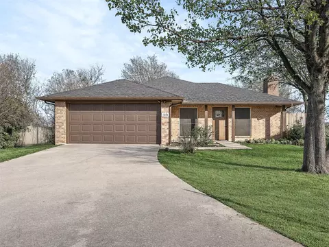1006 Oakchase Ct, Azle, TX 76020
