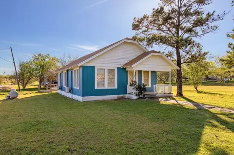 303 Seeley Ave, Mount Calm, TX 76673