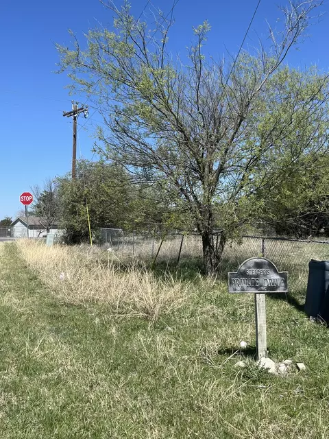 100 E Shangri La Dr, Azle, TX 76020