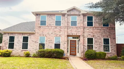 748 Longleaf Dr, Desoto, TX 75115