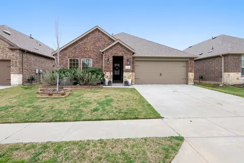 11028 Los Alamos Dr, Aubrey, TX 76227