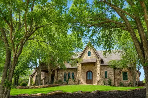 1985 Woodland Dr, Cross Roads, TX 76227