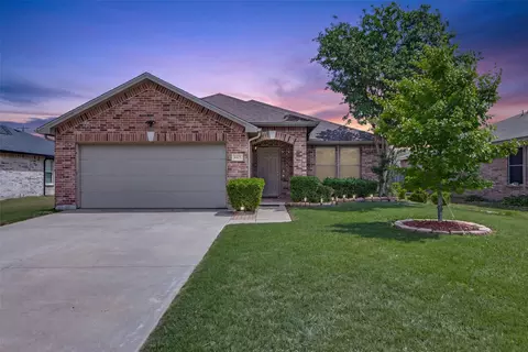 8805 Irish Bend Dr, Fort Worth, TX 76123
