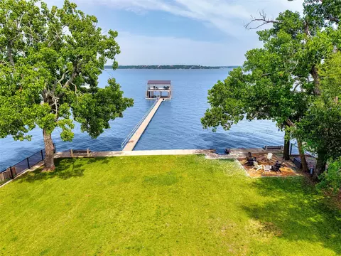 216 N Broadway Rd, Azle, TX 76020