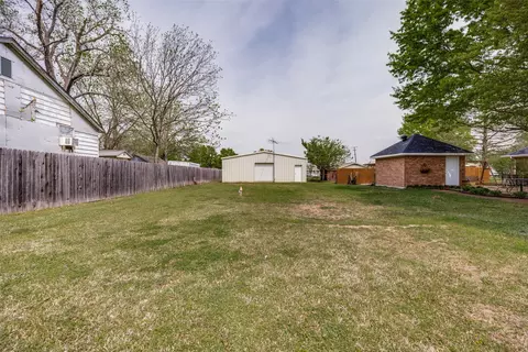 305 Buchanan St, Whitesboro, TX 76273