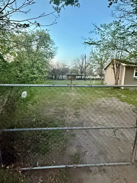4 Hill Ln, Red Oak, TX 75154