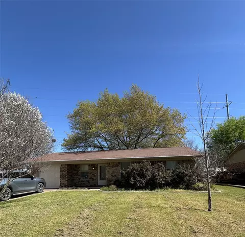 405 Canton Ave, Wills Point, TX 75169
