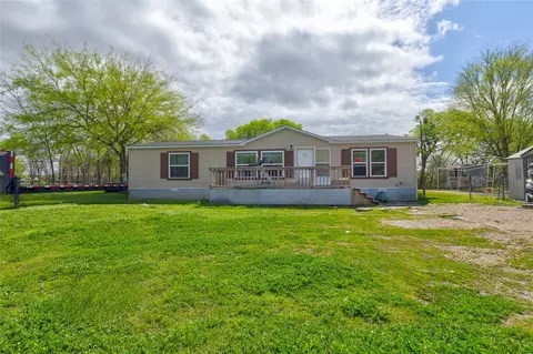 269 E Golden Oaks Dr, Mabank, TX 75156