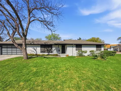 7515 Evelyn Dr, Richland Hills, TX 76118