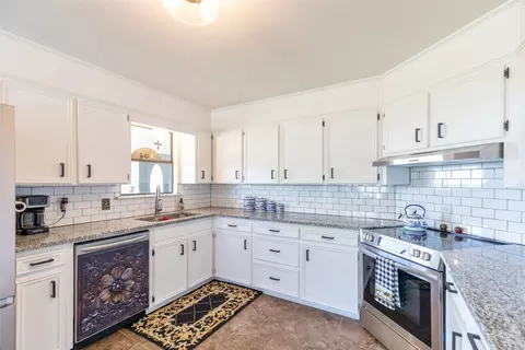 Kitchen - 642 Fm 3200, Comanche, TX 76442 photo 2 of 4
