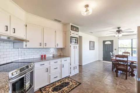 Kitchen - 642 Fm 3200, Comanche, TX 76442 photo 3 of 4