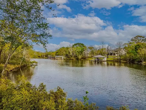 1150 Whispering Oaks Dr, Athens, TX 75752