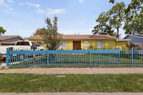 9805 Grady Ln, Dallas, TX 75217