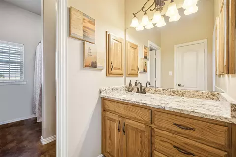 Bath - 2751 Mitchell Rd, Krum, TX 76249 photo 4 of 5