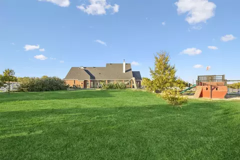Exterior - 2751 Mitchell Rd, Krum, TX 76249 photo 7 of 9