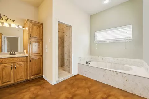 Bath - 2751 Mitchell Rd, Krum, TX 76249 photo 2 of 5
