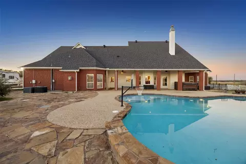 Exterior - 2751 Mitchell Rd, Krum, TX 76249 photo 3 of 9