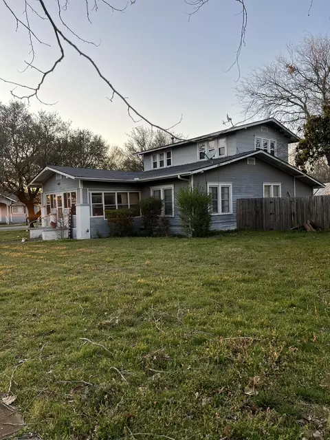 100 E Mulberry St, Leonard, TX 75452