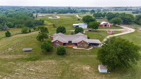 415 Star Shell Rd, Decatur, TX 76234
