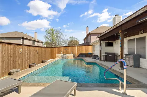 8001 Berkshire Dr, Fort Worth, TX 76137